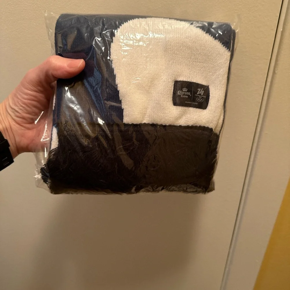 Corona Extra Milano Cortina Navy White Olympic Scarf NWT Geometric Fringe - Picture 10 of 12